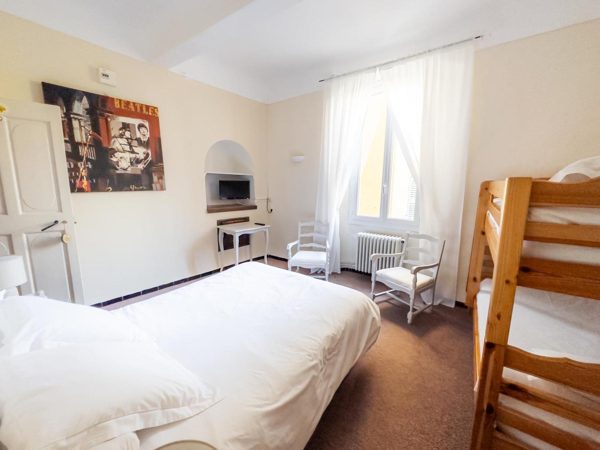 Auberge De La Tour Опс Екстериор снимка