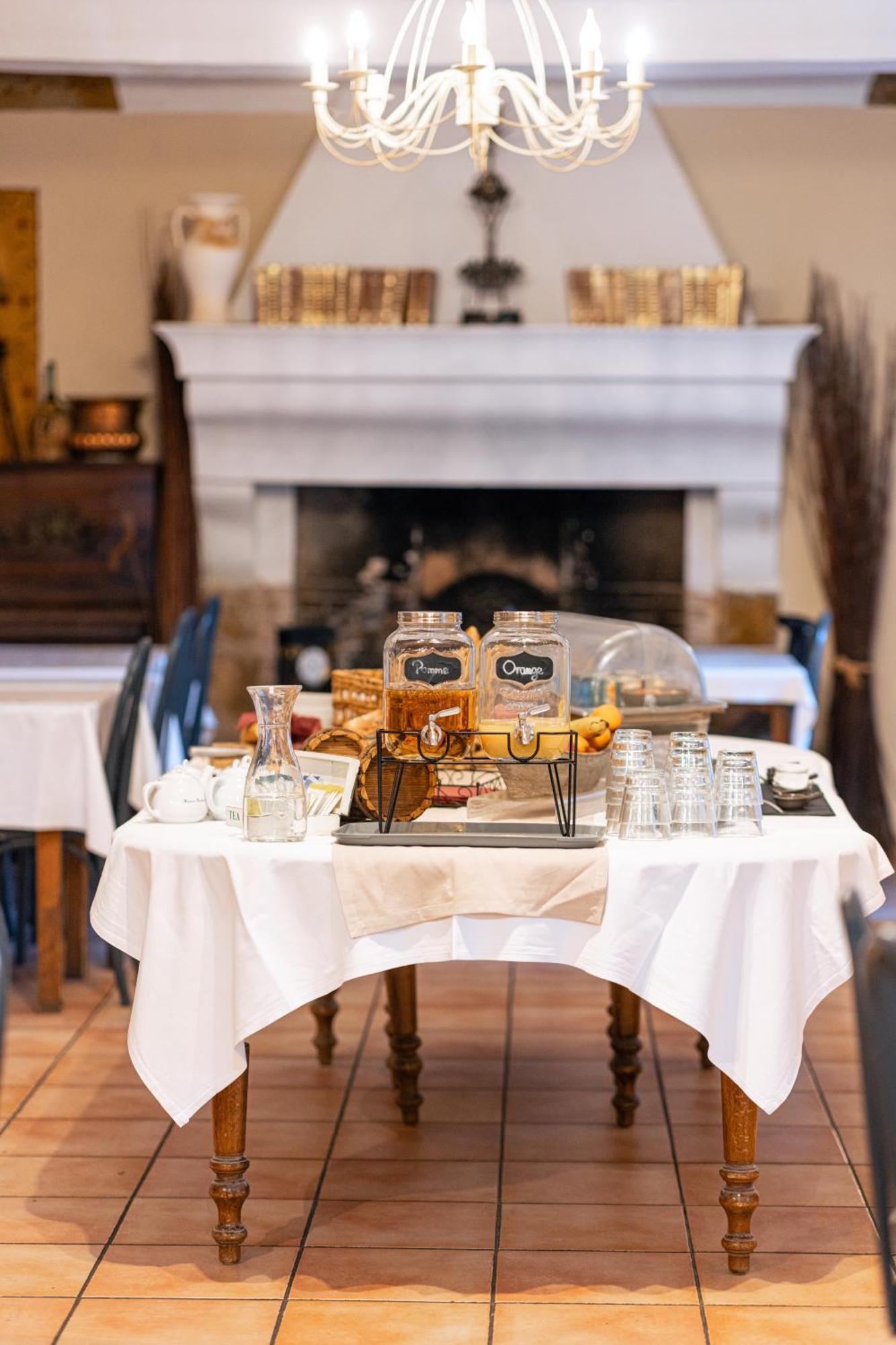 Auberge De La Tour Опс Екстериор снимка