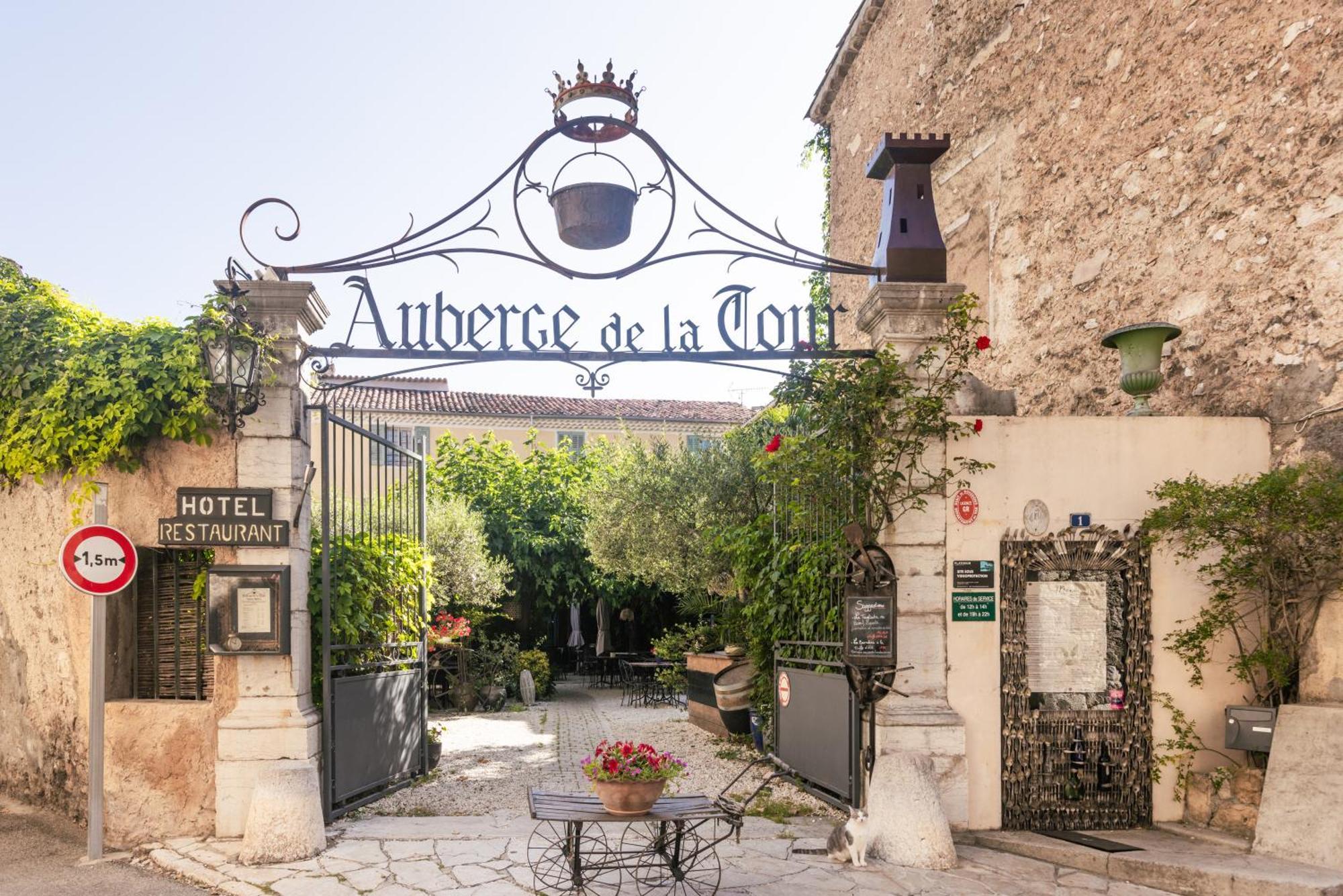 Auberge De La Tour Опс Екстериор снимка