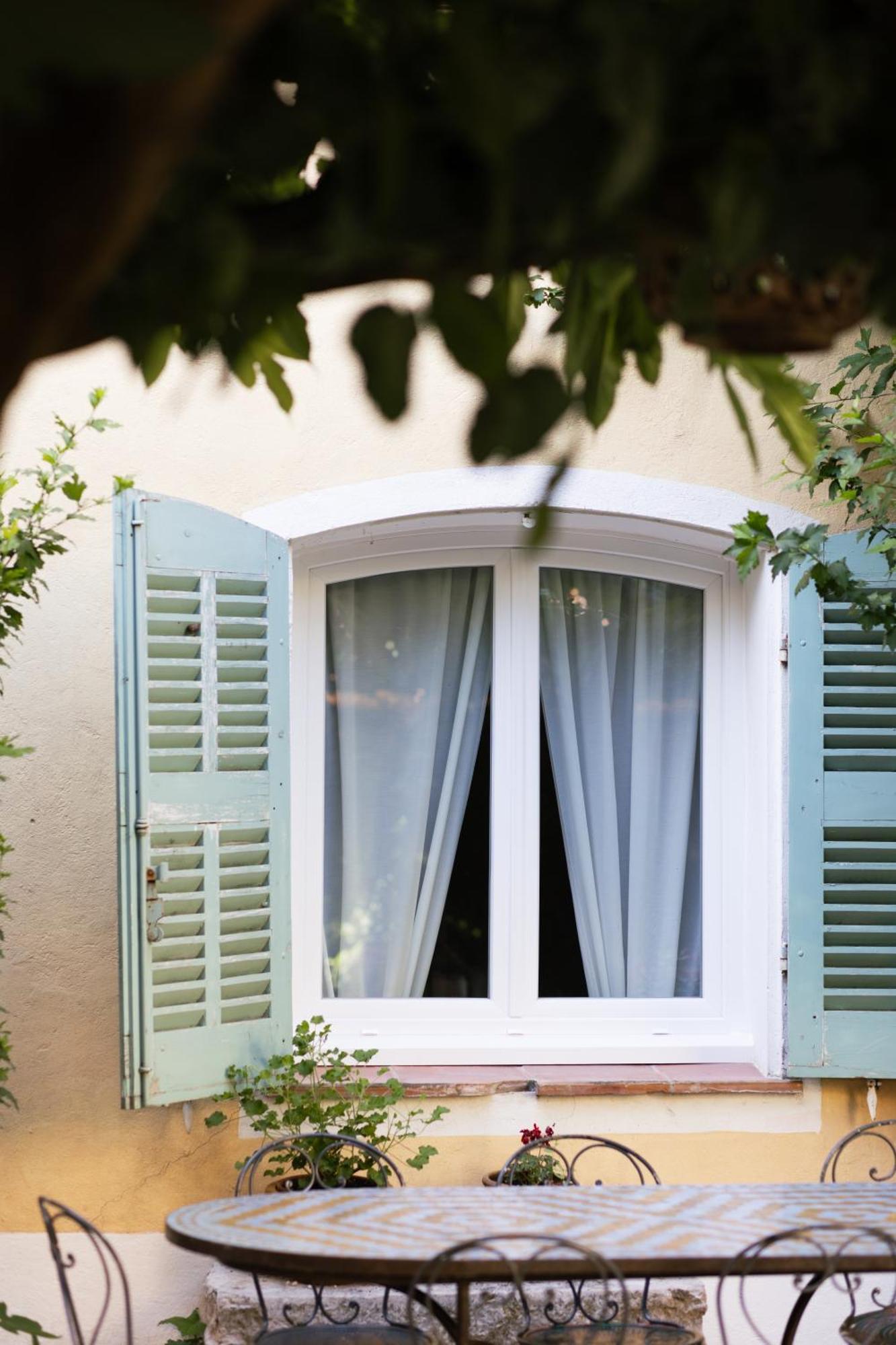 Auberge De La Tour Опс Екстериор снимка