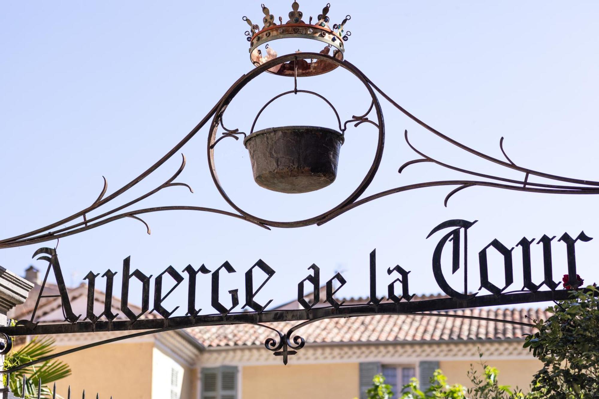 Auberge De La Tour Опс Екстериор снимка