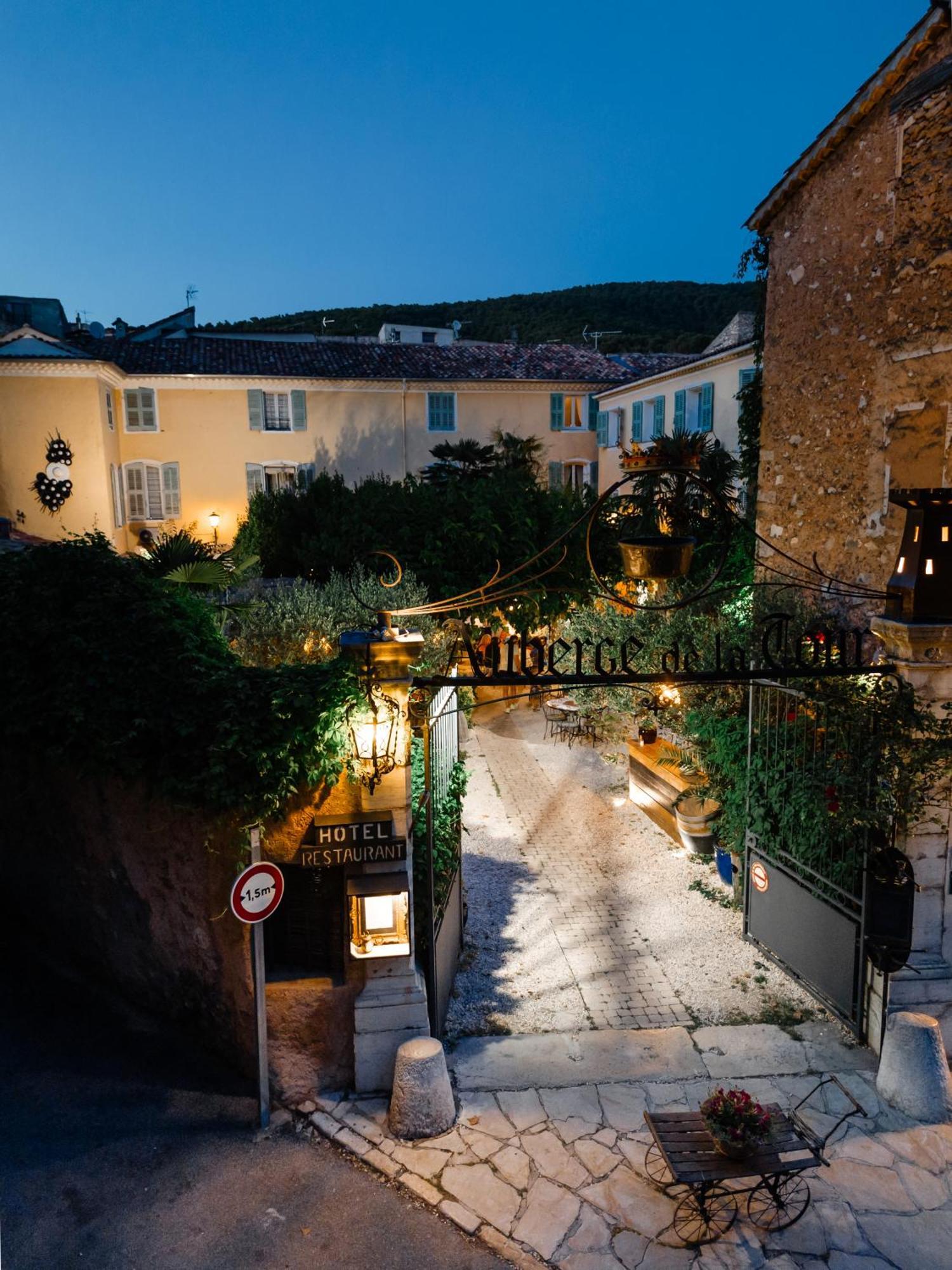 Auberge De La Tour Опс Екстериор снимка
