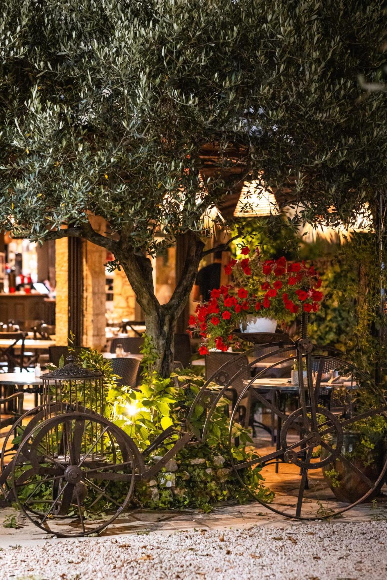 Auberge De La Tour Опс Екстериор снимка